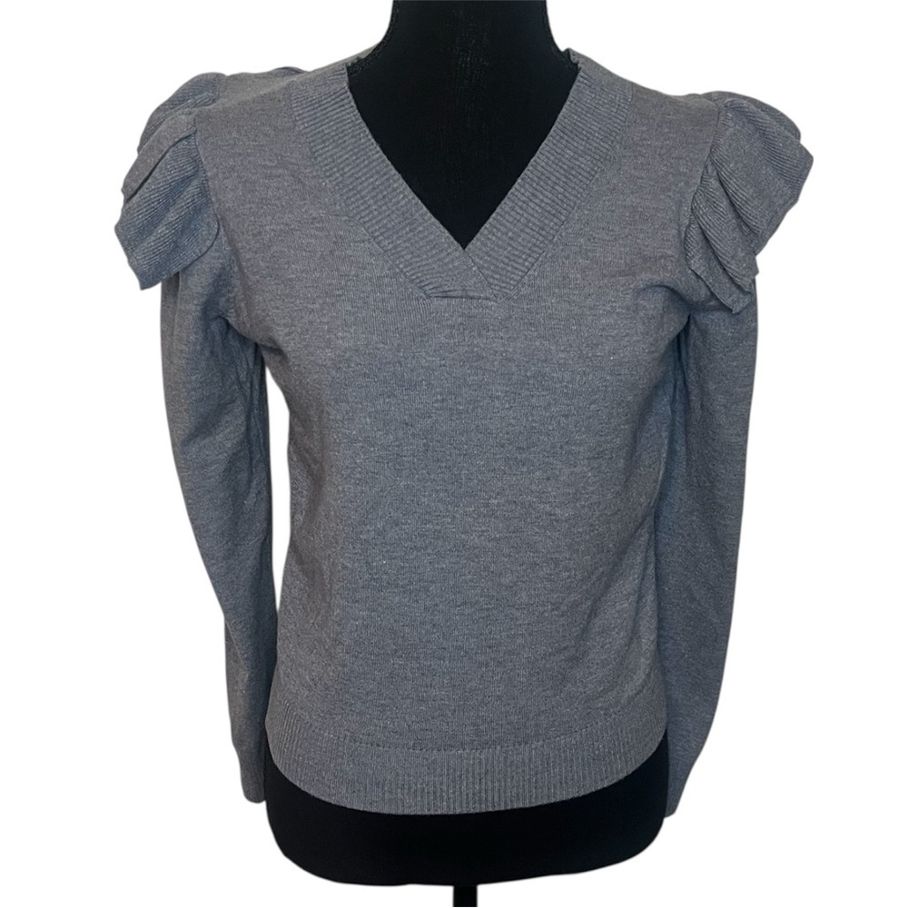 Truth by Republic Sz M Sweater Gray Ruffle Shoulder Flirty Coquette Girl Trendy